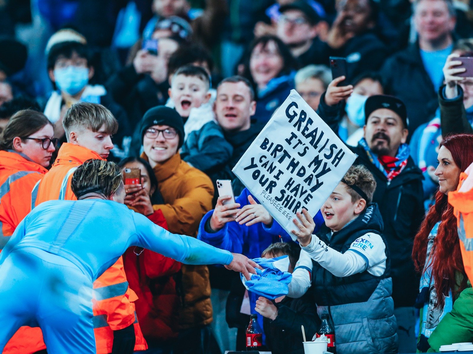 她用自己的 她用自己的